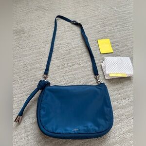 NWOT—Vince Camuto Basha nylon crossbody clutch w/detachable strap and dust bag